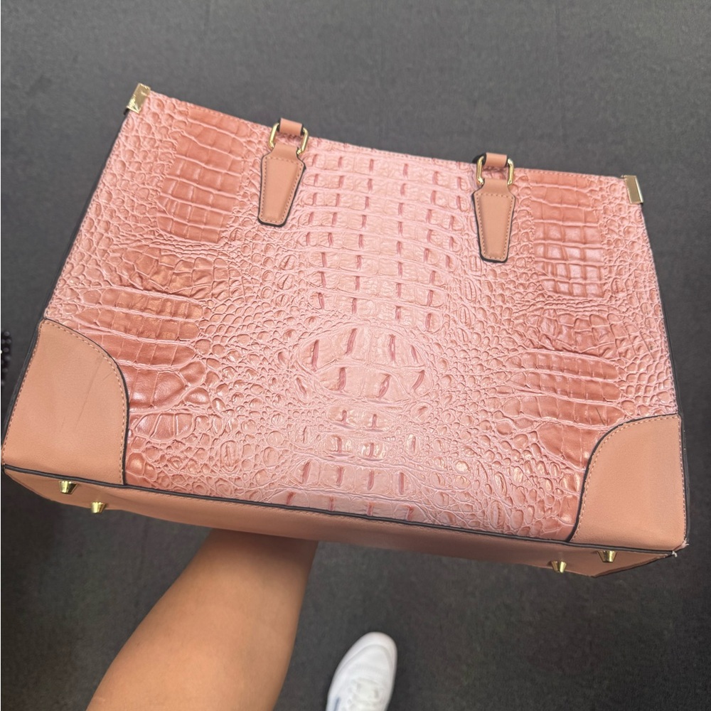Elegant Pink Crocodile-Embossed Women's Bag